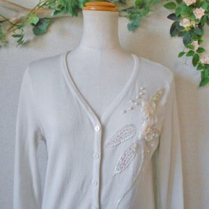 トレビアン TELVIAN お花 モチーフ & ビーズ ビジュー の 素敵 な レディース 用 カーディガン