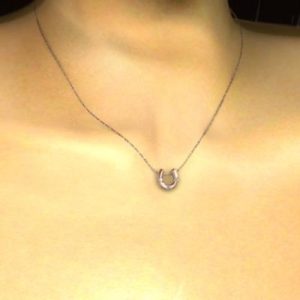 馬蹄 デザイン 3石 チェーン ペンダント アクアマリン 10kピンクゴールド